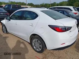 2019 Toyota Yaris L z VIN 3MYDLBYVXKY510466, wystawiony jako IAAI lot #42016585 z przebiegiem 66 671 mil mil oraz . Historia ofert i sprzedaży dostępna na DreamBid. Obrazek 3.