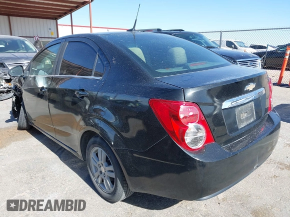 2014 Chevrolet Sonic LT z VIN 1G1JC5SH5E4224501, wystawiony jako IAAI lot #42275218 z przebiegiem 119 370 mil mil oraz . Historia ofert i sprzedaży dostępna na DreamBid. Obrazek 3.