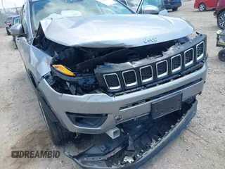 2019 Jeep Compass Latitude z VIN 3C4NJDBB6KT657190, wystawiony jako IAAI lot #42196383 z przebiegiem 55 327 mil mil oraz . Historia ofert i sprzedaży dostępna na DreamBid. Obrazek 6.