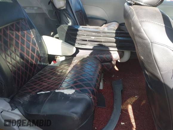 2014 Toyota Sienna L with VIN 5TDZK3DC8ES476153, listed as a IAAI auction lot 41462668 with 999,999 mi miles. Bid and sale history available at carsss.com. Image 8.