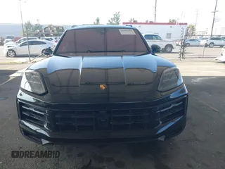 2024 Porsche Cayenne S z VIN WP1AL2AY3RDA35194, wystawiony jako IAAI lot #40984680 z przebiegiem 23 852 mil mil oraz . Historia ofert i sprzedaży dostępna na DreamBid. Obrazek 13.