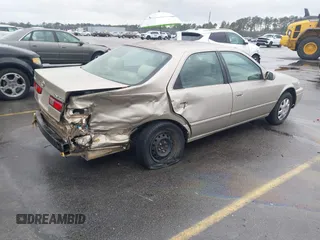1997 Toyota Camry LE z VIN 4T1BG22K9VU786181, wystawiony jako IAAI lot #41610928 z przebiegiem 338 829 mil mil oraz . Historia ofert i sprzedaży dostępna na DreamBid. Obrazek 4.