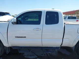 2023 Toyota Tacoma SR z VIN 3TYRZ5CN5PT034397, wystawiony jako IAAI lot #42055222 z przebiegiem 39 144 mil mil oraz . Historia ofert i sprzedaży dostępna na DreamBid. Obrazek 15.