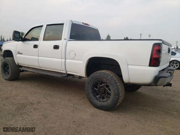 2007 Chevrolet Silverado 2500HD Classic LT3 with VIN 1GCHK23D17F177705, listed as a Copart auction lot 70818724 with 312,477 mi miles and Salvage Title. Bid and sale history available at carsss.com. Image 2.