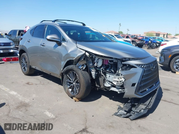 2024 Lexus NX 350 Premium z VIN 2T2GGCEZ3RC049310, wystawiony jako IAAI lot #42551581 z przebiegiem 12 938 mil mil oraz . Historia ofert i sprzedaży dostępna na DreamBid. Obrazek 1.