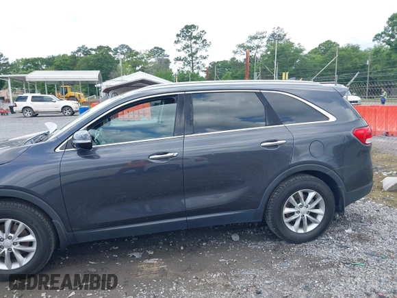 2017 Kia Sorento LX with VIN 5XYPG4A3XHG264438, listed as a IAAI auction lot 42135558 with 112,829 mi miles. Bid and sale history available at carsss.com. Image 14.