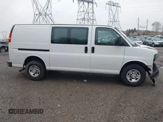 2021 Chevrolet Express Cargo z VIN 1GCWGAFP0M1198014, wystawiony jako IAAI lot #41844897 z przebiegiem 57 993 mil mil oraz . Historia ofert i sprzedaży dostępna na DreamBid. Obrazek 14.