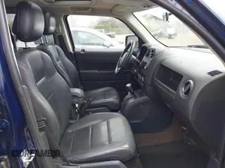 2015 Jeep Patriot Latitude z VIN 1C4NJRFB5FD270374, wystawiony jako IAAI lot #42039211 z przebiegiem 106 665 mil mil oraz . Historia ofert i sprzedaży dostępna na DreamBid. Obrazek 5.