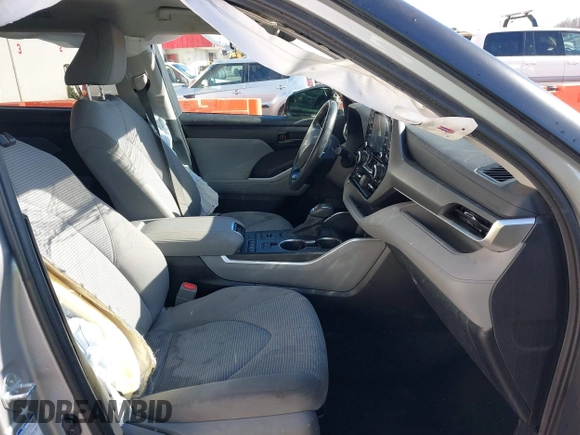 2020 Toyota Highlander LE with VIN 5TDBZRBH0LS045947, listed as a IAAI auction lot 41489923 with 81,946 mi miles and . Bid and sale history available at DreamBid. Image 5.