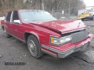 1988 Cadillac DeVille z VIN 1G6CD5159J4301436, wystawiony jako IAAI lot #42018046 z przebiegiem 227 421 mil mil oraz . Historia ofert i sprzedaży dostępna na DreamBid. Obrazek 1.