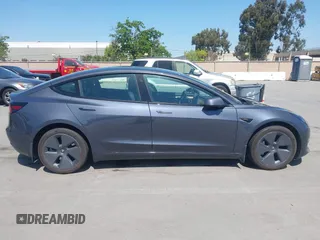 2022 Tesla Model 3 Long Range z VIN 5YJ3E1EB0NF364989, wystawiony jako IAAI lot #42085572 z przebiegiem 39 000 mil mil oraz . Historia ofert i sprzedaży dostępna na DreamBid. Obrazek 13.