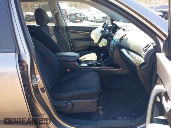 2015 Kia Sorento LX with VIN 5XYKT4A60FG606279, listed as a IAAI auction lot 41972303 with 123,033 mi miles. Bid and sale history available at carsss.com. Image 5.