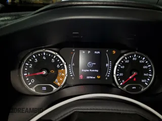 2023 Jeep Renegade Latitude with VIN ZACNJDB16PPP68504, listed as a Copart auction lot 61209555 with 23,764 mi miles and Clean title. Bid and sale history available at DreamBid. Image 9.