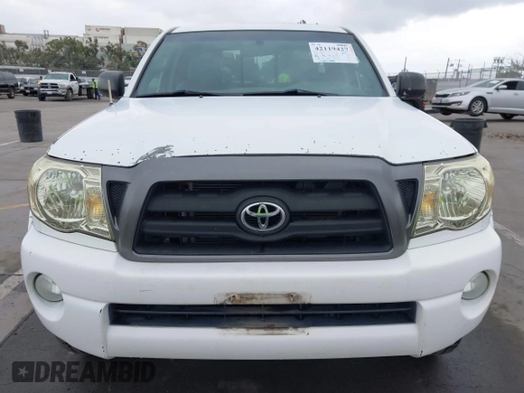 2005 Toyota Tacoma z VIN 5TEUU42N35Z060609, wystawiony jako IAAI lot #42119427 z przebiegiem 245 280 mil mil oraz . Historia ofert i sprzedaży dostępna na DreamBid. Obrazek 13.