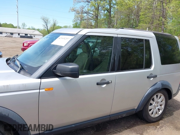 2005 Land Rover LR3 SE with VIN SALAE25475A318916, listed as a IAAI auction lot 42103237 with 216,795 mi miles and . Bid and sale history available at DreamBid. Image 14.