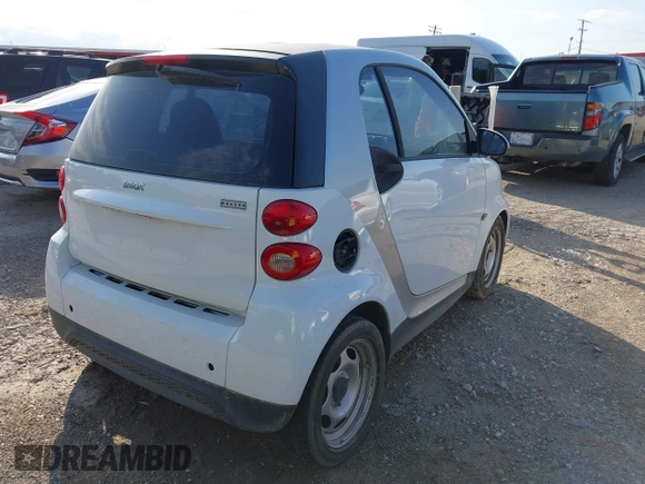 2015 Smart fortwo Passion with VIN WMEEJ3BA4FK800163, listed as a IAAI auction lot 42180126 with 53,138 mi miles. Bid and sale history available at carsss.com. Image 4.