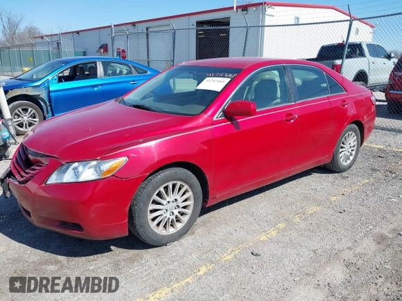 2008 Toyota Camry LE z VIN 4T1BE46K18U245626, wystawiony jako IAAI lot #41747169 z przebiegiem 135 661 mil mil oraz . Historia ofert i sprzedaży dostępna na DreamBid. Obrazek 2.