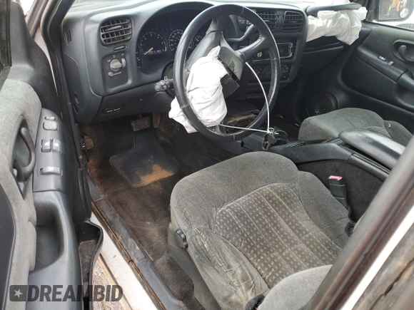 2002 Chevrolet S-10 LS with VIN 1GCCT19W028149143, listed as a Copart auction lot 41827785 with 205,053 mi miles and Salvage Title. Bid and sale history available at carsss.com. Image 8.