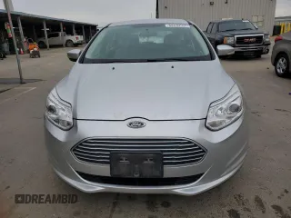 2015 Ford Focus Electric с VIN 1FADP3R4XFL317737, выставлен на аукционе Copart как лот 84839504 с пробегом 71 692 миль миль и Чистый • Clean title. История ставок и продаж доступна на DreamBid. Изображение 5.