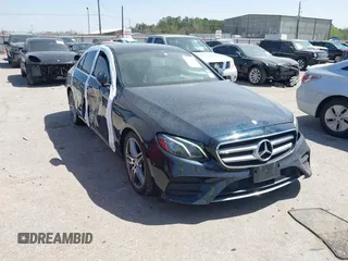 2017 Mercedes-Benz E 300 Luxury z VIN WDDZF4JB4HA082033, wystawiony jako IAAI lot #41819829 z przebiegiem 89 651 mil mil oraz . Historia ofert i sprzedaży dostępna na DreamBid. Obrazek 1.