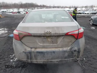 2015 Toyota Corolla L z VIN 2T1BURHE0FC468259, wystawiony jako IAAI lot #41559030 z przebiegiem 299 557 mil mil oraz . Historia ofert i sprzedaży dostępna na DreamBid. Obrazek 16.