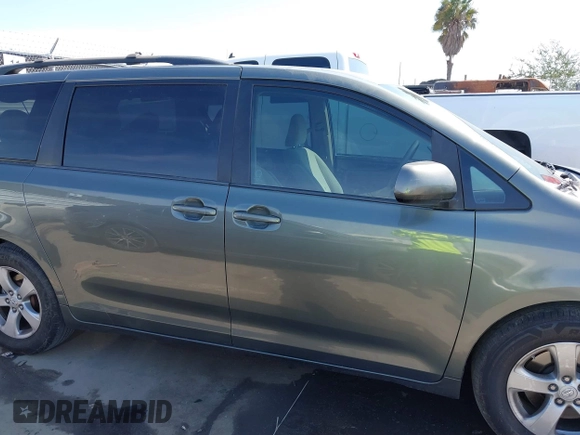 2013 Toyota Sienna LE AAS with VIN 5TDKK3DC8DS320002, listed as a IAAI auction lot 41839777 with 160,552 mi miles. Bid and sale history available at carsss.com. Image 14.