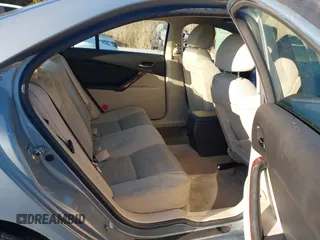 2007 Pontiac G6 with VIN 1G2ZG58N074201257, listed as a IAAI auction lot 40638323 with 227,144 mi miles. Bid and sale history available at carsss.com. Image 8.