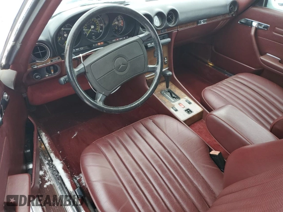 1986 Mercedes-Benz 560 SL z VIN WDBBA48D8GA042178, wystawiony jako Copart lot #41809525 z przebiegiem 80 788 mil mil oraz Szkody całkowita. Historia ofert i sprzedaży dostępna na DreamBid. Obrazek 8.