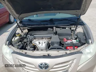 2007 Toyota Camry CE z VIN 4T1BE46K27U523304, wystawiony jako IAAI lot #42415878 z przebiegiem 204 105 mil mil oraz . Historia ofert i sprzedaży dostępna na DreamBid. Obrazek 10.