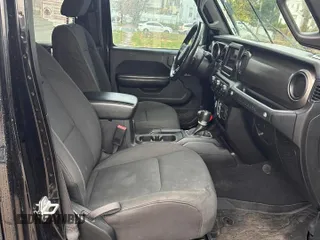 2018 Jeep Wrangler Unlimited Sport with VIN 1C4HJXDG8JW166409, listed as a Copart auction lot 71764992 with 33,521 mi miles and . Bid and sale history available at DreamBid. Image 5.
