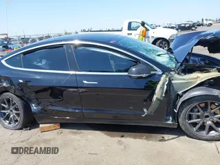 2018 Tesla Model 3 Long Range Battery z VIN 5YJ3E1EA2JF095525, wystawiony jako IAAI lot #42148713 z przebiegiem Nie podano mil oraz . Historia ofert i sprzedaży dostępna na DreamBid. Obrazek 12.