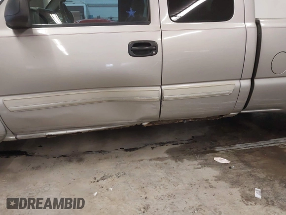 2004 Chevrolet Silverado 1500 with VIN 1GCEK19T84E178573, listed as a IAAI auction lot 41602060 with 212,900 mi miles and . Bid and sale history available at DreamBid. Image 6.