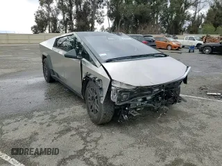 2024 Tesla Cybertruck Cyberbeast z VIN 7G2CEHEE1RA037505, wystawiony jako Copart lot #48383485 z przebiegiem Nie podano mil oraz Szkody całkowita. Historia ofert i sprzedaży dostępna na DreamBid. Obrazek 10.