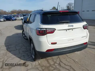 2020 Jeep Compass Limited with VIN 3C4NJCCB2LT247237, listed as a IAAI auction lot 41832949 with 58,625 mi miles. Bid and sale history available at carsss.com. Image 3.
