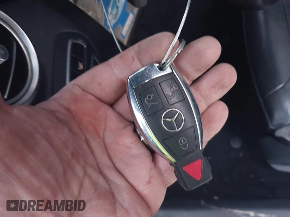 2016 Mercedes-Benz C 63 S AMG z VIN 55SWF8HB7GU163686, wystawiony jako IAAI lot #40884579 z przebiegiem Nie podano mil oraz . Historia ofert i sprzedaży dostępna na DreamBid. Obrazek 11.
