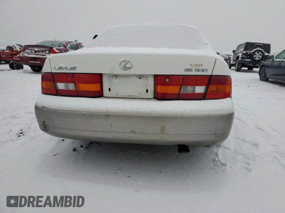 1997 Lexus ES 300 Luxury Sport Sdn with VIN JT8BF22G4V0025129, listed as a Copart auction lot 85422304 with 271,765 mi miles and Salvage Title. Bid and sale history available at carsss.com. Image 6.
