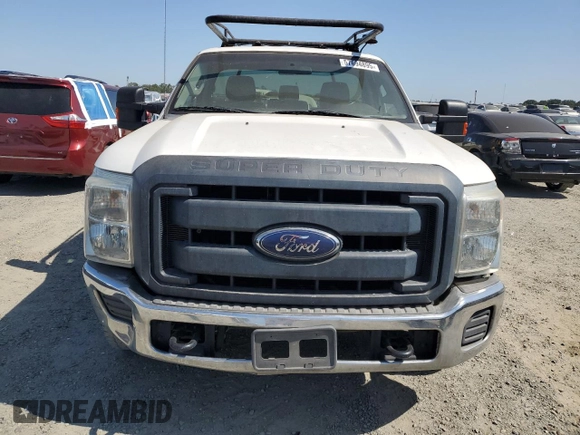 2014 Ford F-250 XL z VIN 1FTBF2A63EEA73881, wystawiony jako Copart lot #57694895 z przebiegiem 228 589 mil mil oraz Czysty tytuł • Clean title. Historia ofert i sprzedaży dostępna na DreamBid. Obrazek 5.