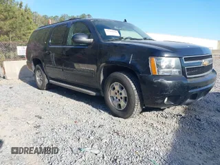 2013 Chevrolet Suburban LT with VIN 1GNSCJE03DR237220, listed as a IAAI auction lot 41904698 with 372,811 mi miles. Bid and sale history available at carsss.com. Image 1.