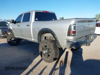 2013 Ram 2500 Tradesman z VIN 3C6UR5CL2DG550173, wystawiony jako IAAI lot #40865715 z przebiegiem 110 829 mil mil oraz . Historia ofert i sprzedaży dostępna na DreamBid. Obrazek 3.