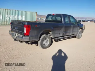 2019 Ford F-250 XL z VIN 1FT7X2B66KEE87332, wystawiony jako IAAI lot #41423827 z przebiegiem 206 947 mil mil oraz . Historia ofert i sprzedaży dostępna na DreamBid. Obrazek 4.