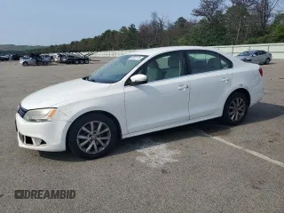 2014 Volkswagen Jetta SE z VIN 3VWD17AJ4EM390021, wystawiony jako Copart lot #62072175 z przebiegiem 117 783 mil mil oraz Szkoda całkowita • Salvage title. Historia ofert i sprzedaży dostępna na DreamBid. Obrazek 1.