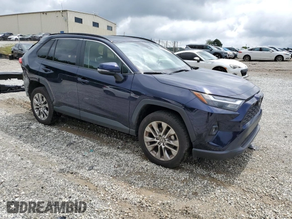 2022 Toyota RAV4 XLE Premium with VIN JTMC1RFV7ND087414, listed as a Copart auction lot 60844905 with 90,232 mi miles and Salvage title. Bid and sale history available at DreamBid. Image 4.