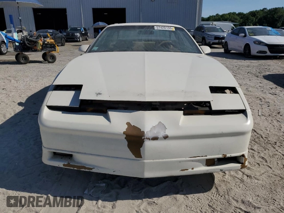 1989 Pontiac Firebird z VIN 1G2FS21S4KL260438, wystawiony jako Copart lot #57420155 z przebiegiem 132 101 mil mil oraz Czysty tytuł • Clean title. Historia ofert i sprzedaży dostępna na DreamBid. Obrazek 6.