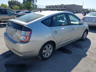 2005 Toyota Prius with VIN JTDKB20U253040216, listed as a IAAI auction lot 42142428 with 292,772 mi miles. Bid and sale history available at carsss.com. Image 4.