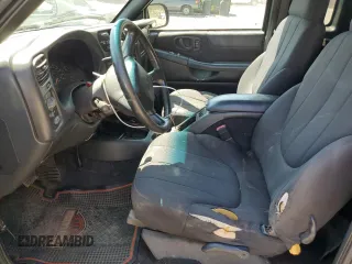 2003 GMC Sonoma SLS with VIN 1GTCT19X738236077, listed as a Copart auction lot 68765694 with 224,623 mi miles and Non Repairable. Bid and sale history available at carsss.com. Image 7.