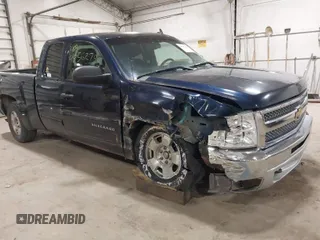 2012 Chevrolet Silverado 1500 LT with VIN 1GCRKSE70CZ132582, listed as a IAAI auction lot 40562795 with 135,396 mi miles. Bid and sale history available at carsss.com. Image 1.