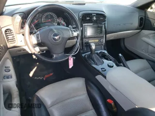 2009 Chevrolet Corvette 3LT z VIN 1G1YY26W795114864, wystawiony jako Copart lot #46570525 z przebiegiem 76 937 mil mil oraz Szkoda całkowita • Salvage title. Historia ofert i sprzedaży dostępna na DreamBid. Obrazek 8.