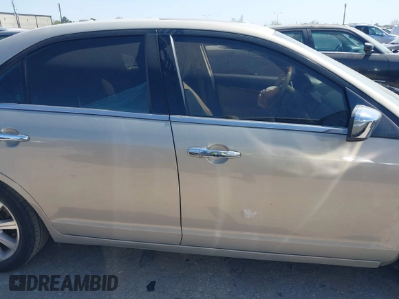 2010 Lincoln MKZ z VIN 3LNHL2GC4AR631790, wystawiony jako IAAI lot #41844306 z przebiegiem 207 402 mil mil oraz . Historia ofert i sprzedaży dostępna na DreamBid. Obrazek 14.