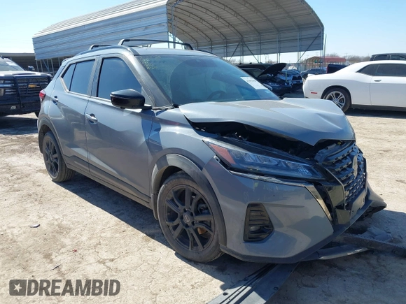 2021 Nissan Kicks SR z VIN 3N1CP5DV7ML556734, wystawiony jako IAAI lot #41652580 z przebiegiem 52 042 mil mil oraz . Historia ofert i sprzedaży dostępna na DreamBid. Obrazek 1.