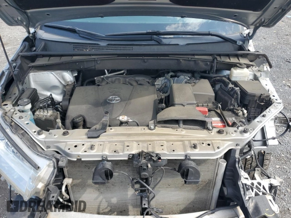 2019 Toyota Highlander LE with VIN 5TDBZRFH3KS975866, listed as a Copart auction lot 60226695 with 68,113 mi miles and Salvage title. Bid and sale history available at DreamBid. Image 12.
